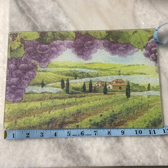 Grapevine Country Glass Cutting Board - Picture 3 of 5
